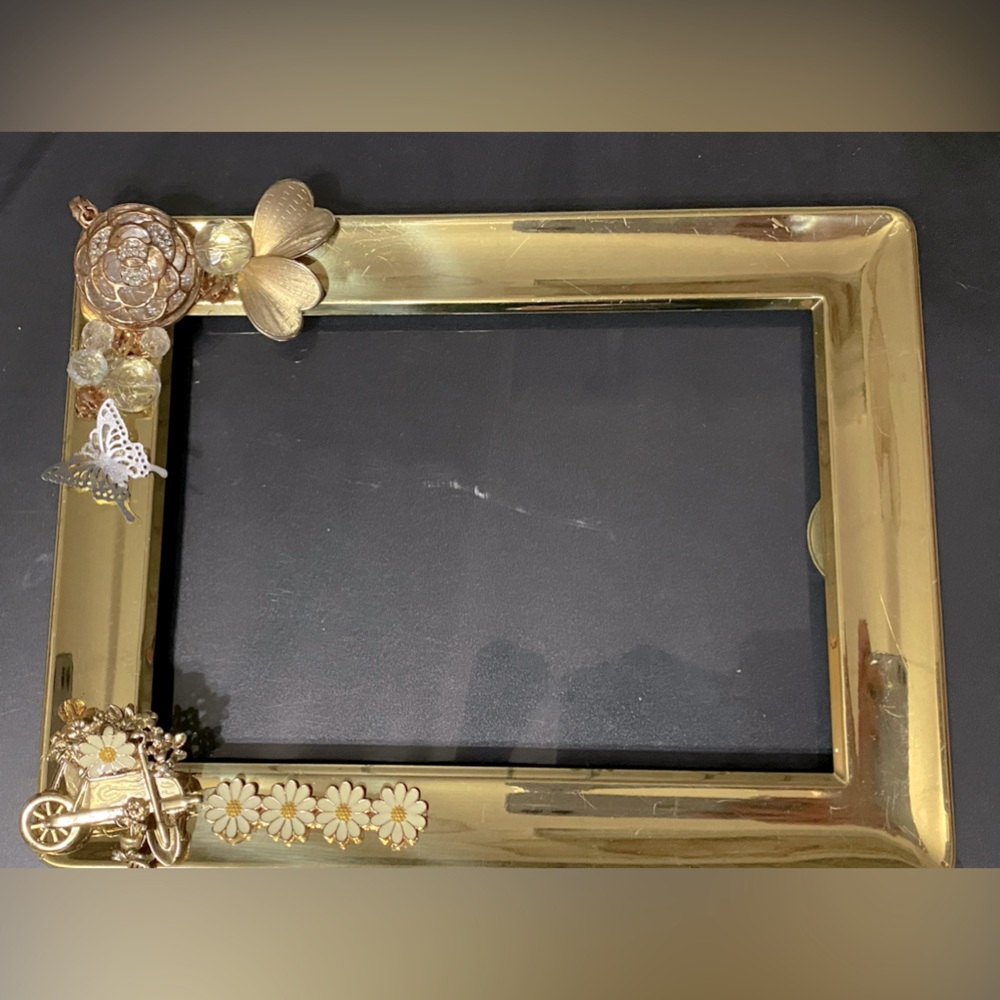 Repurposed photo frame no glass